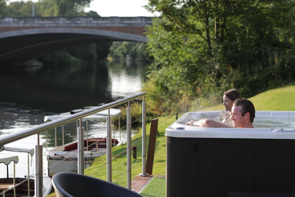 The Runnymede On Thames (Adults Only) Hotel Егъм Екстериор снимка