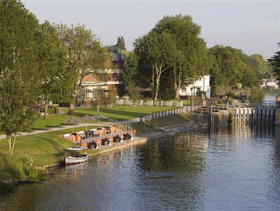 The Runnymede On Thames (Adults Only) Hotel Егъм Екстериор снимка